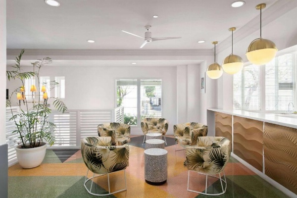 Townhouse Hotel by LuxUrban image 10