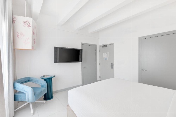 Townhouse Hotel by LuxUrban image 21